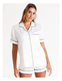 Chloe & Lola Short Sleeve Satin Pyjamas Set In Ivory