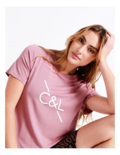 Chloe & Lola Sydney High Low Logo Tee In Pink -Chloe Sales Store 936596080 936961660 3 1 720x928