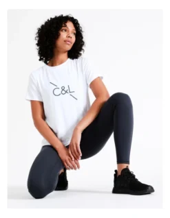 Chloe & Lola Sydney High Low Logo Tee In White -Chloe Sales Store 936596080 937042390 3 720x928