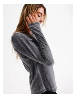 Chloe & Lola Long Sleeve Tee In Charcoal